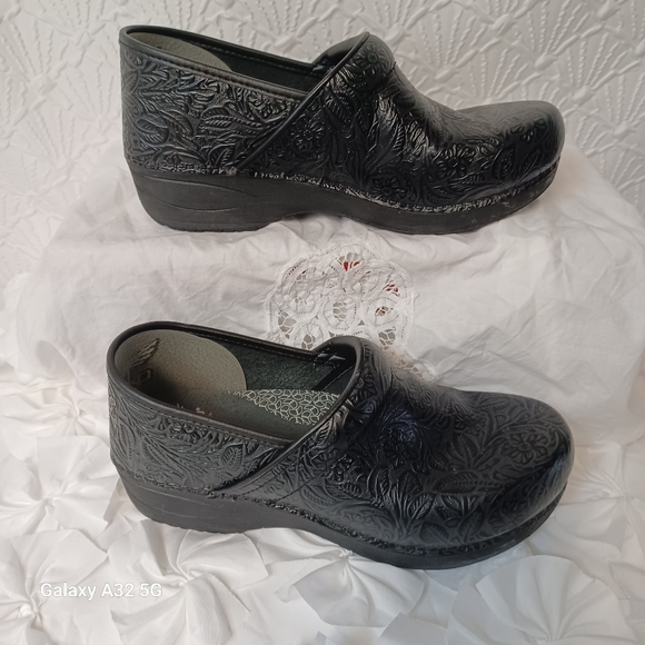 Dansko Black Professional Clogs with Non-Slip Sole Size 41 - Picture 6 of 13